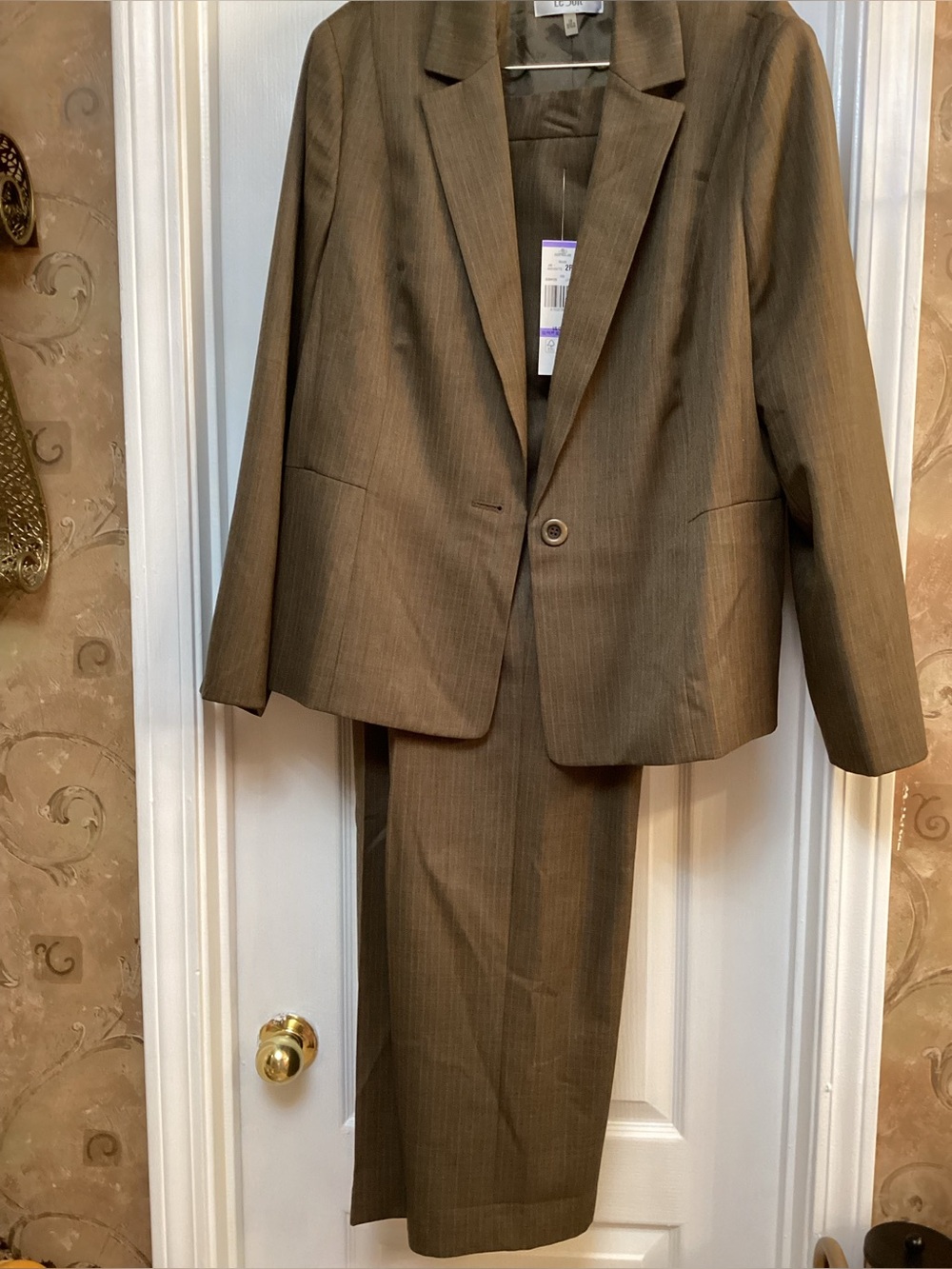 Brown Pinstripe Women’s Blazer and Pants Suit size 18 NEW
